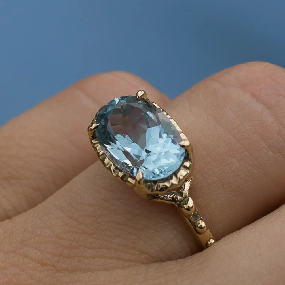 14k Gold Aquamarine Oval Ring