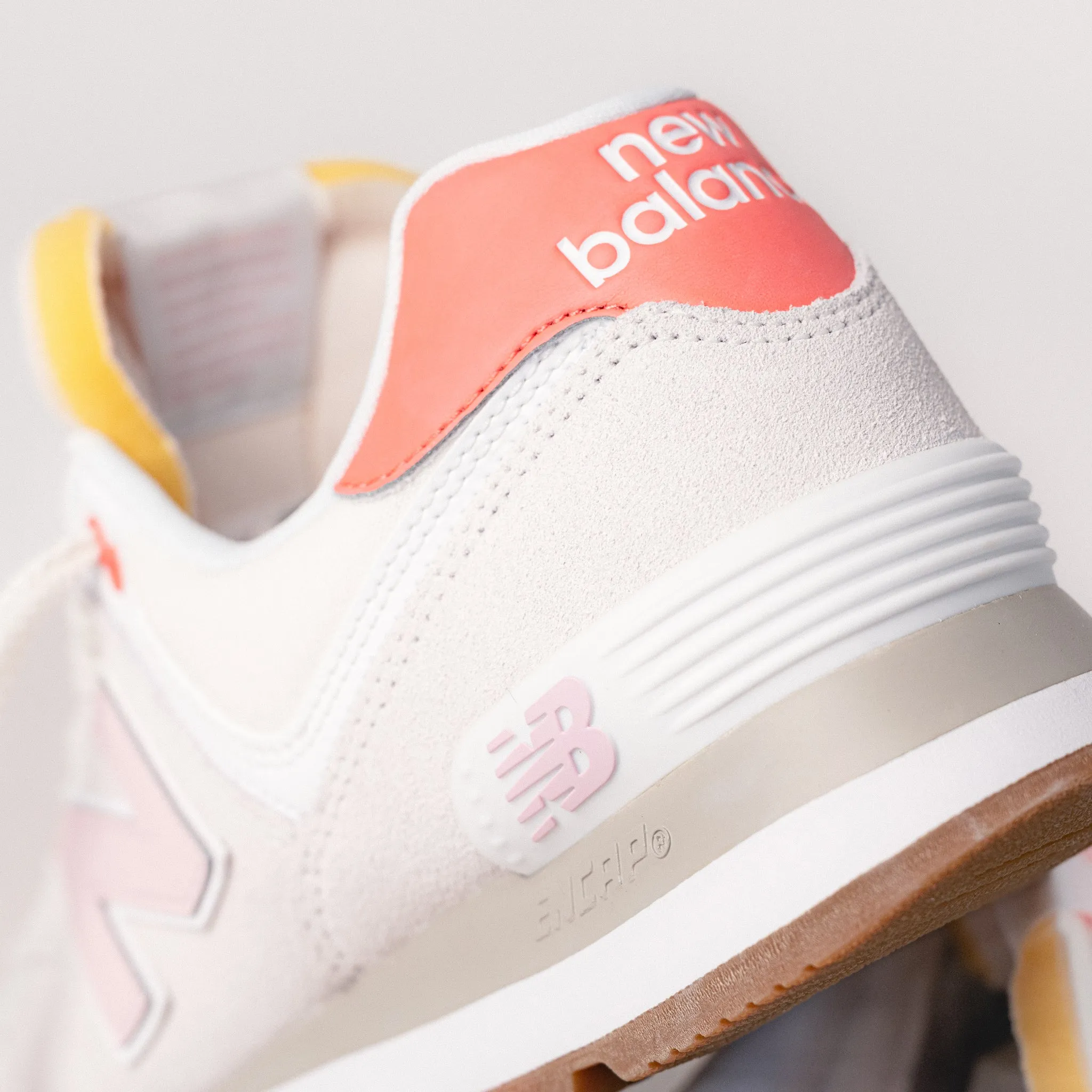 574 CLASSIC - REFLECTION - SUEDE/MESH