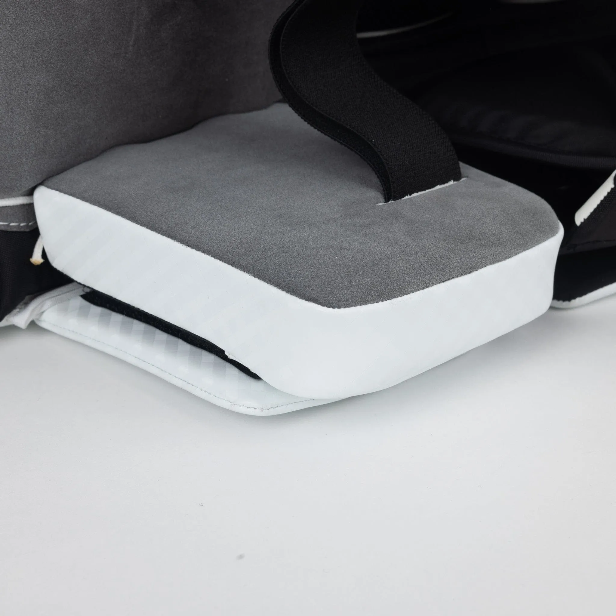 Brian's ICONIK X Junior Goalie Leg Pads