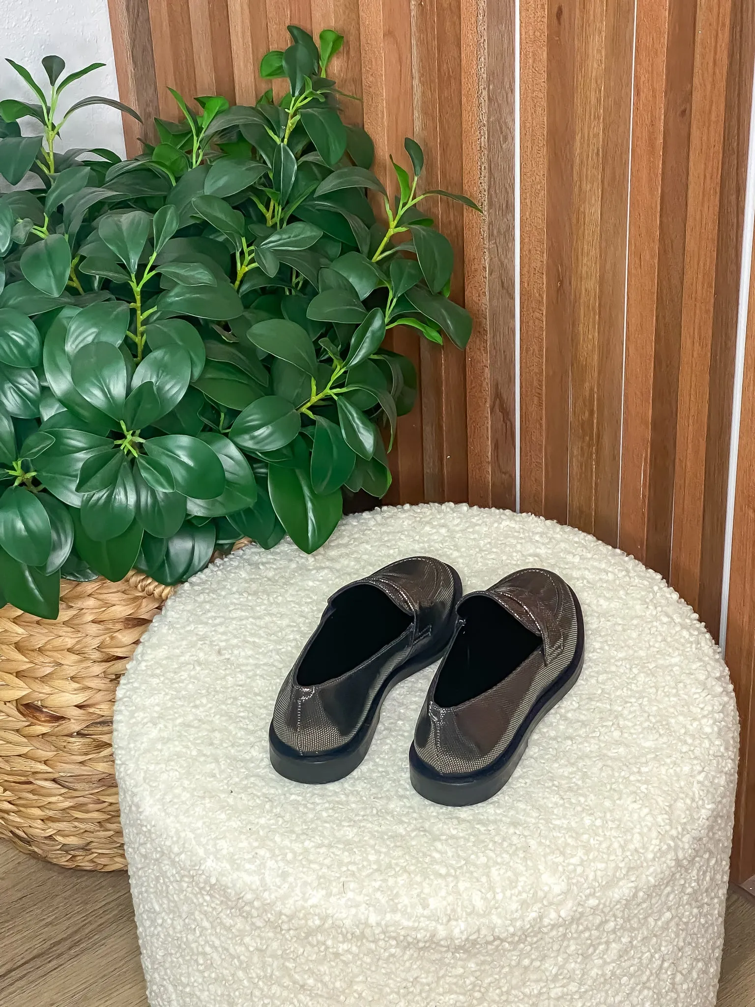 Ezzie Pewter Loafer