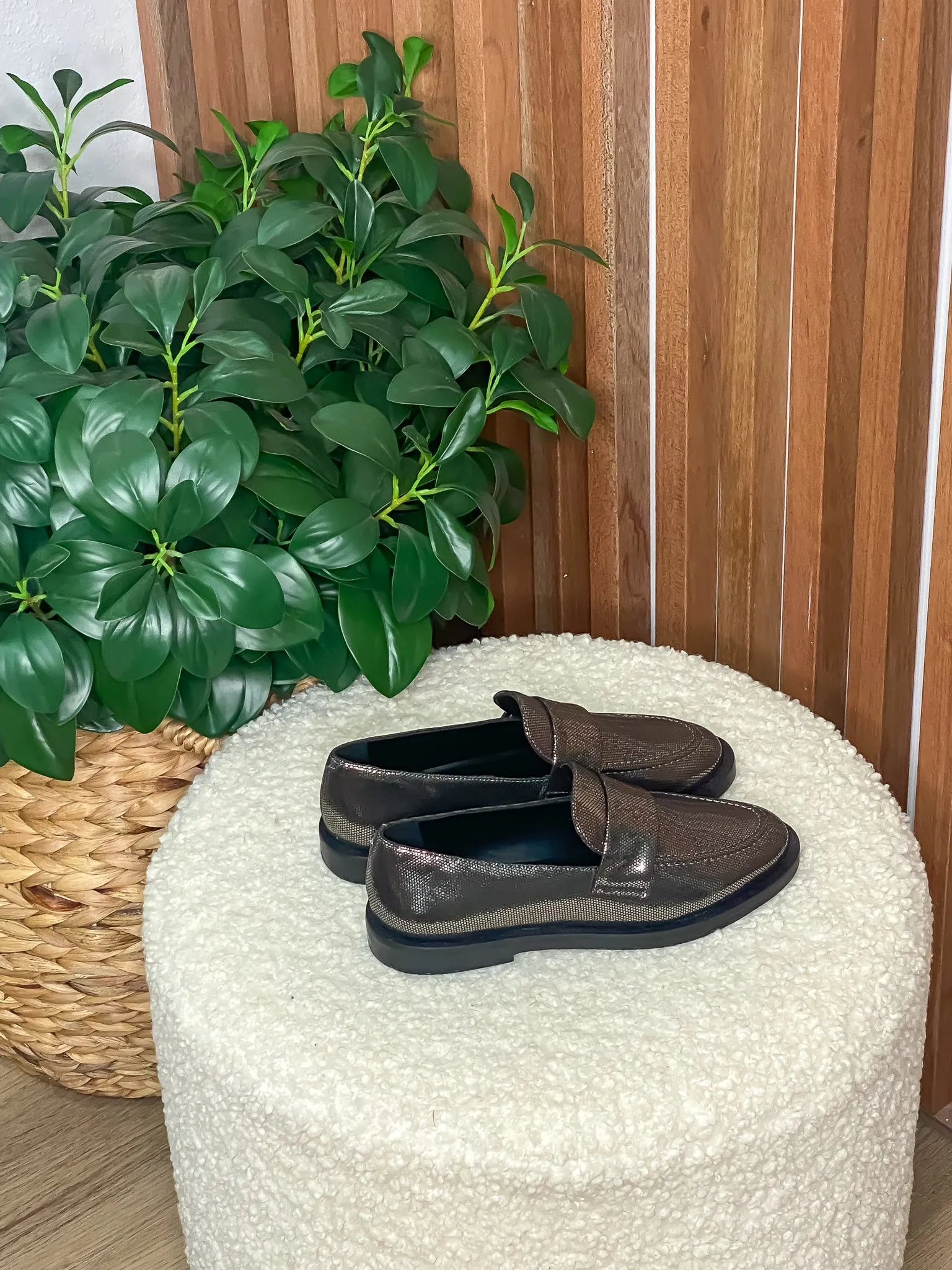 Ezzie Pewter Loafer