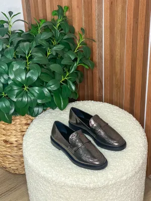 Ezzie Pewter Loafer