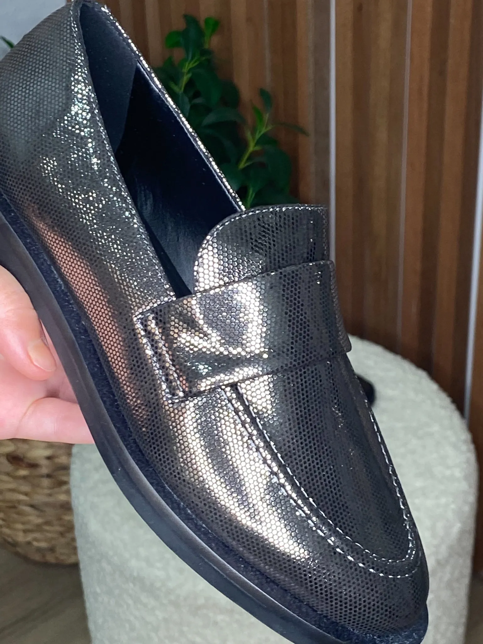 Ezzie Pewter Loafer