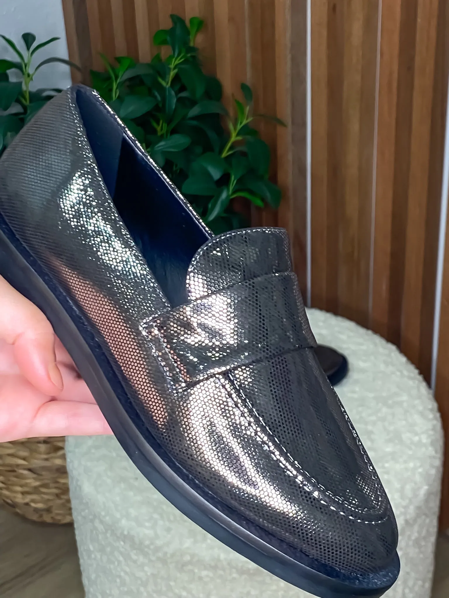 Ezzie Pewter Loafer