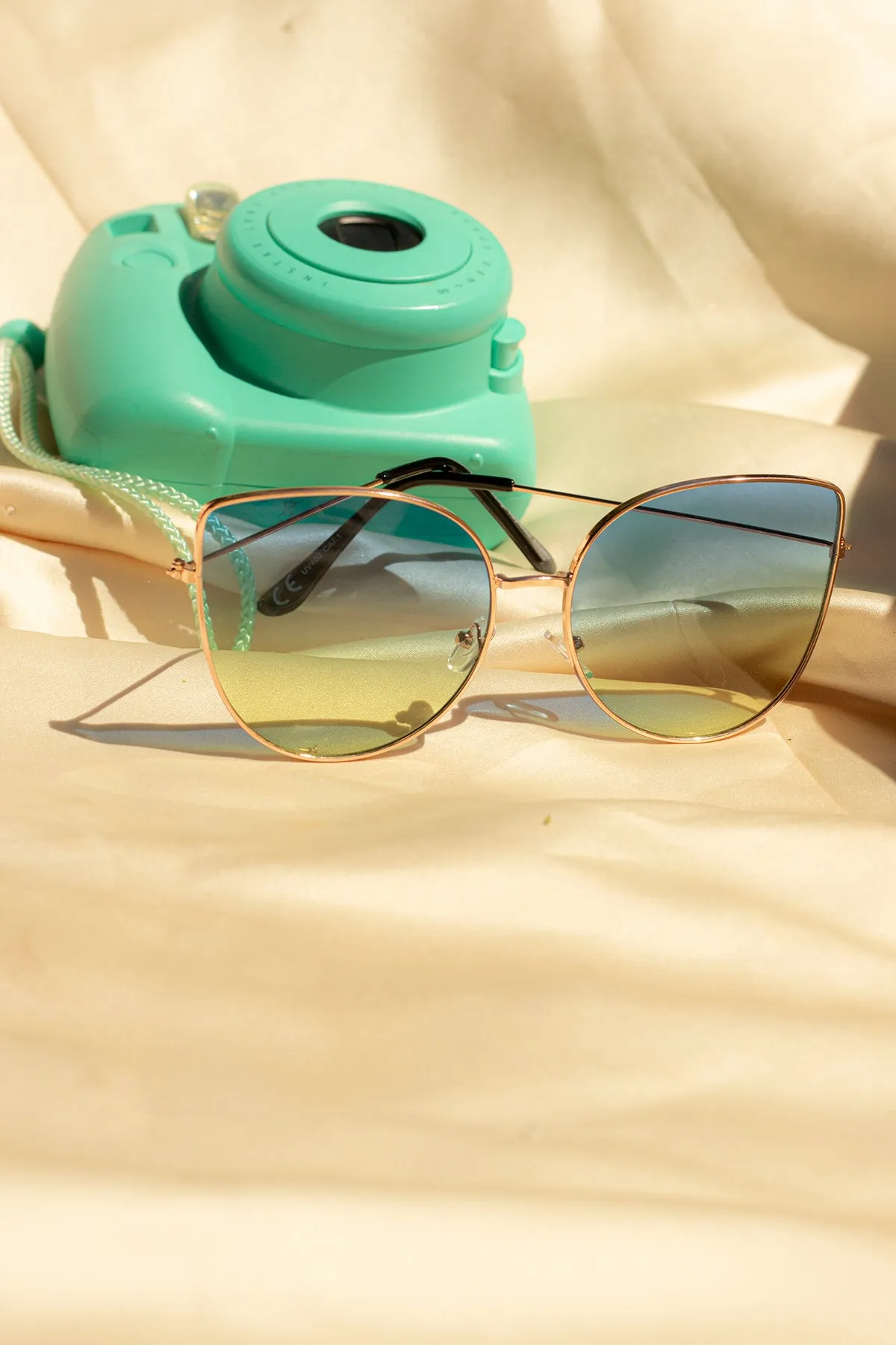 Gradient Tint Butterfly Wire Frame Cat Eye Sunglasses
