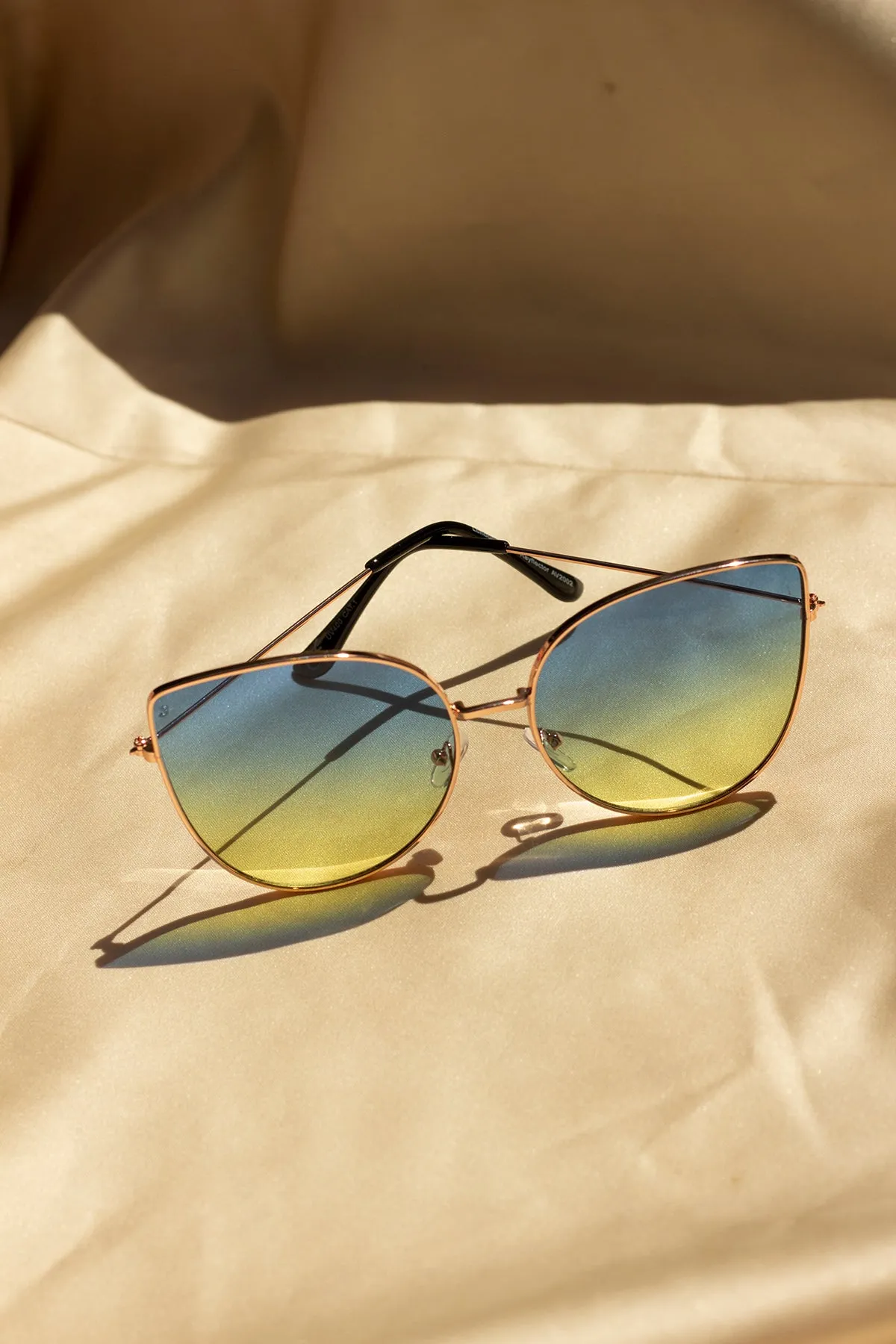 Gradient Tint Butterfly Wire Frame Cat Eye Sunglasses
