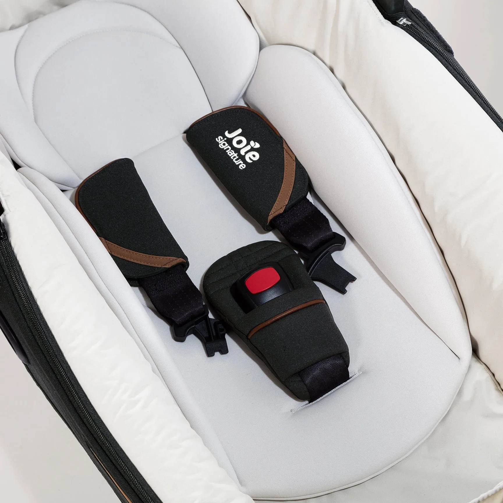 Joie Calmi Car Cot Bed & I-Base Encore in Eclipse