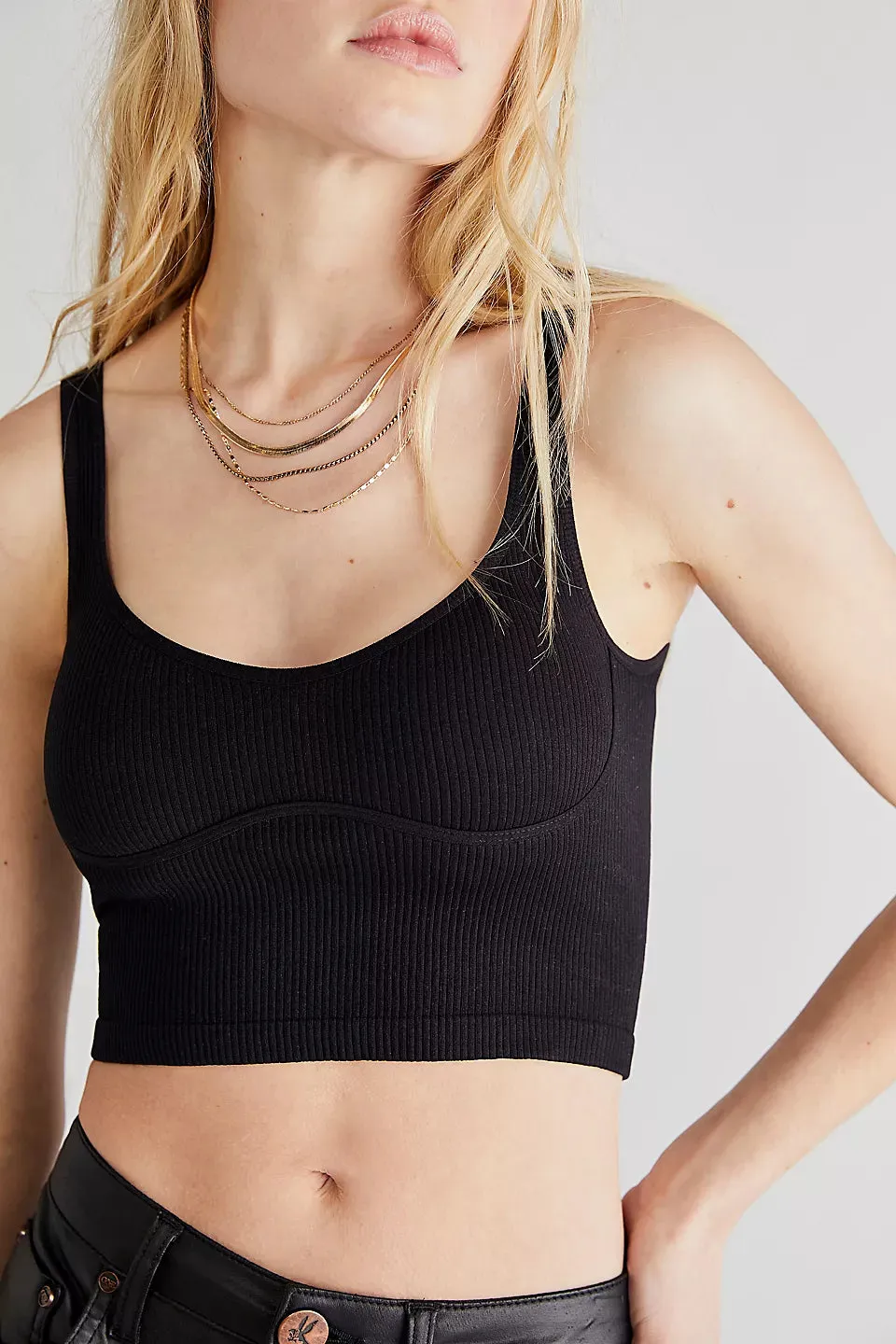 MEG SEAMLESS CROP TANK - BLACK