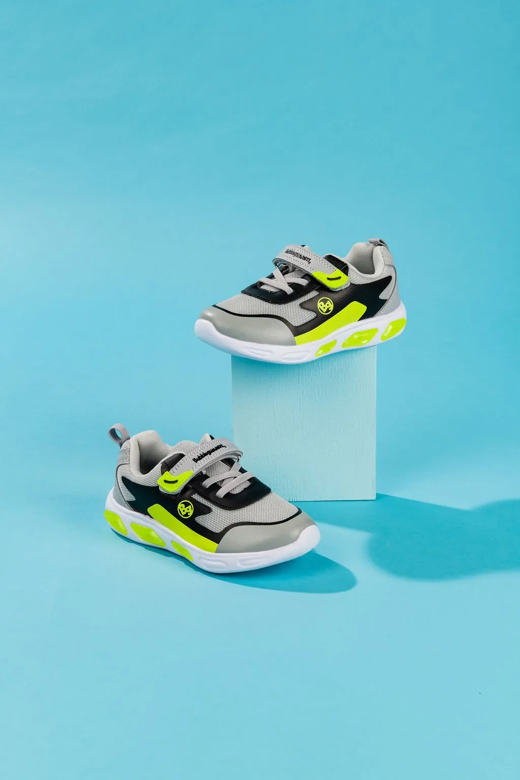 Stride Light Sneaker - Grey