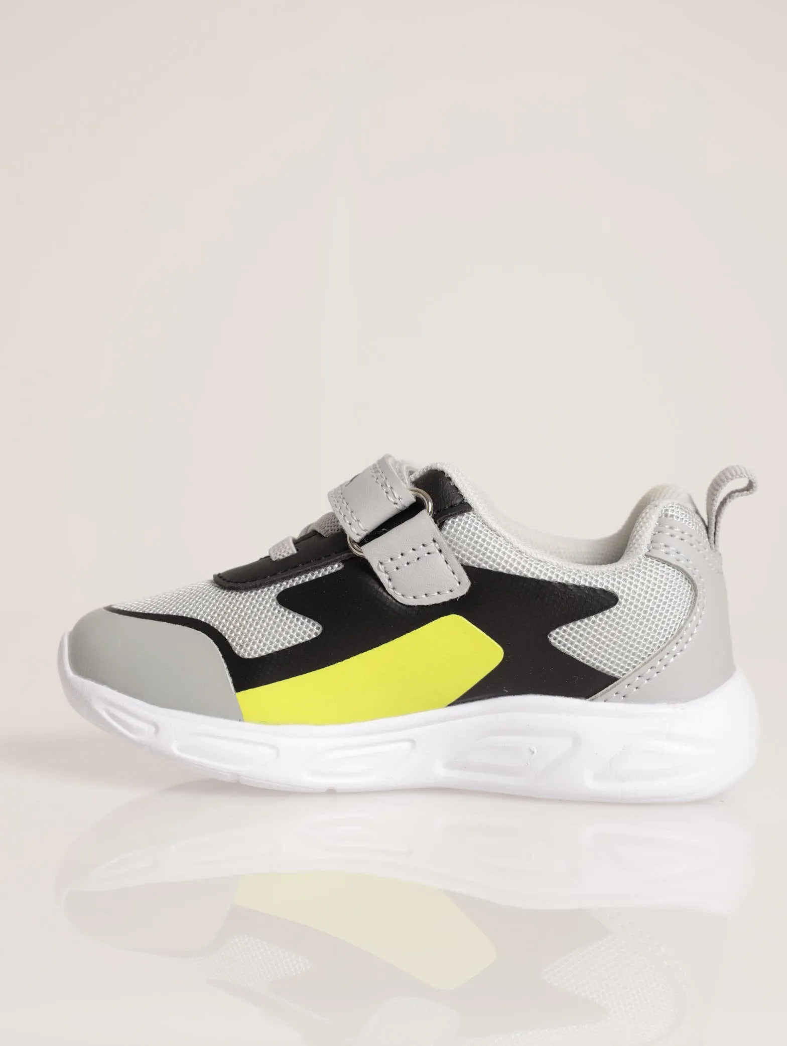 Stride Light Sneaker - Grey