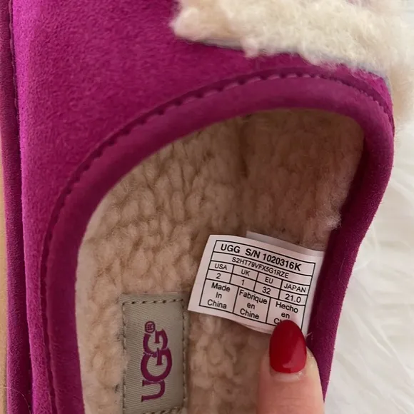 UGG Big girls fuscia fur slides new in box