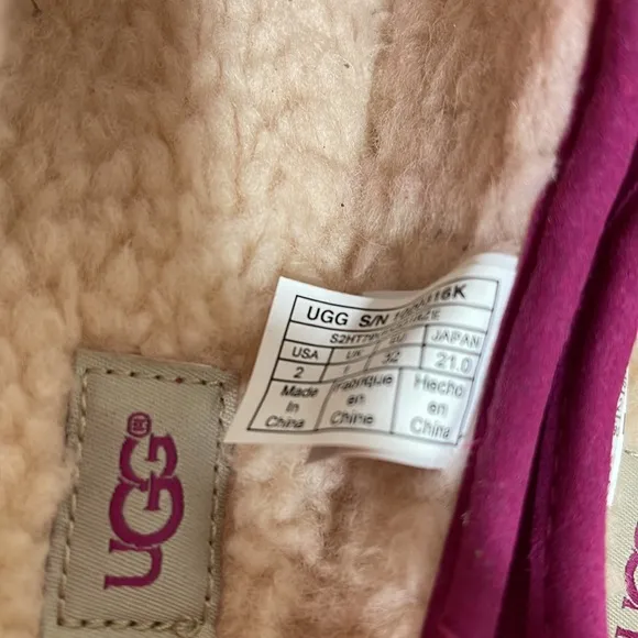 UGG Big girls fuscia fur slides new in box