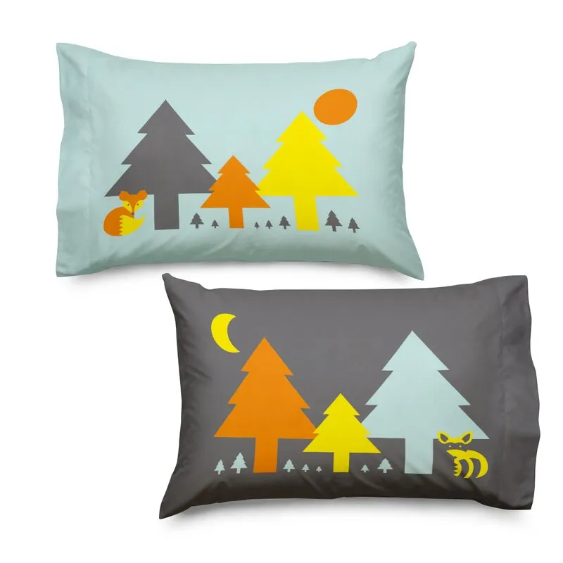 Woodland Creatures 4 Piece Toddler Reversible Bedding Set! Includes Comforter, Flat Sheet, Fitted Sheet & Pillow Case!